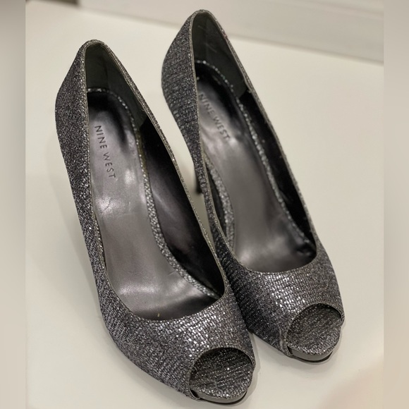 NINE WEST Size 9M - Picture 4 of 6